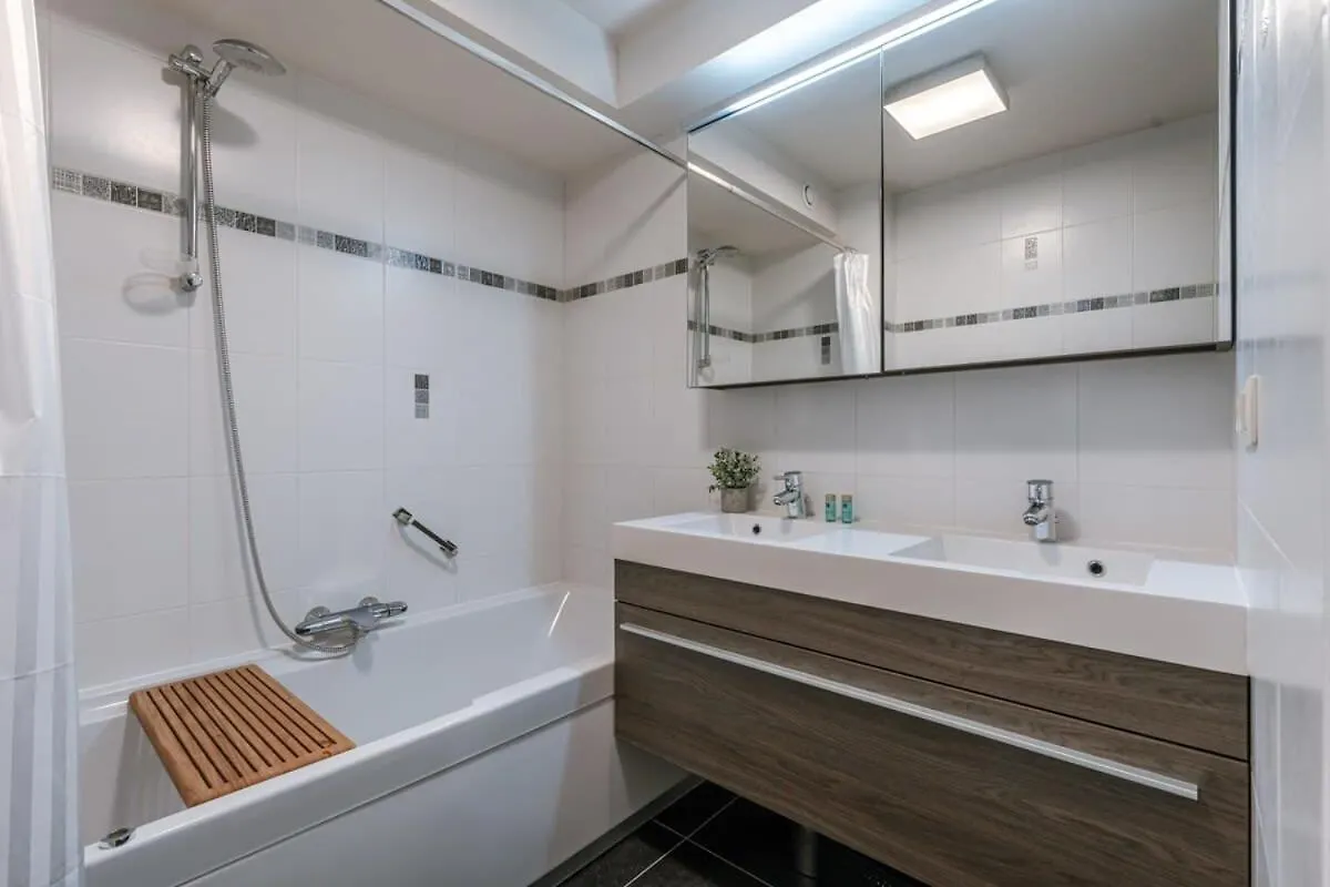 Huswell - Bright Apartment With Parking Near The Beach ブレーデネ