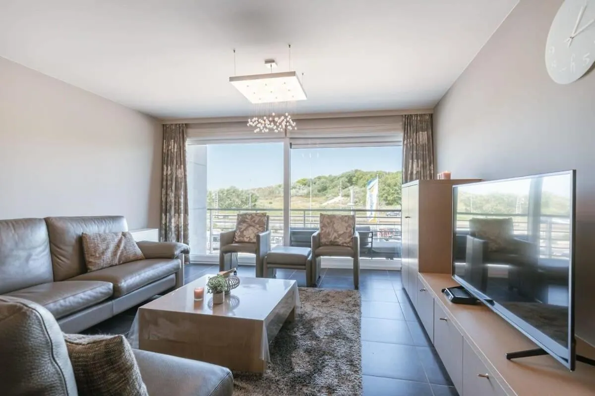 Huswell - Bright Apartment With Parking Near The Beach ブレーデネ
