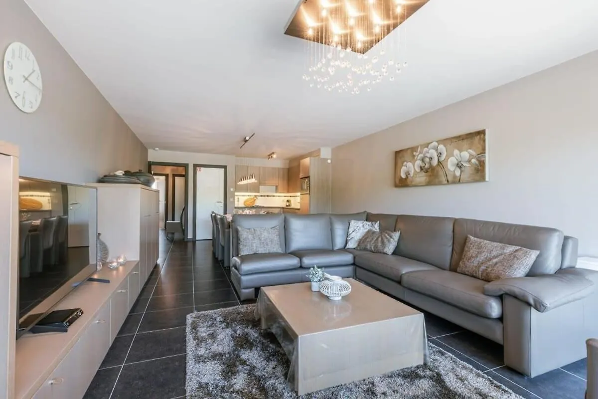 Huswell - Bright Apartment With Parking Near The Beach ブレーデネ